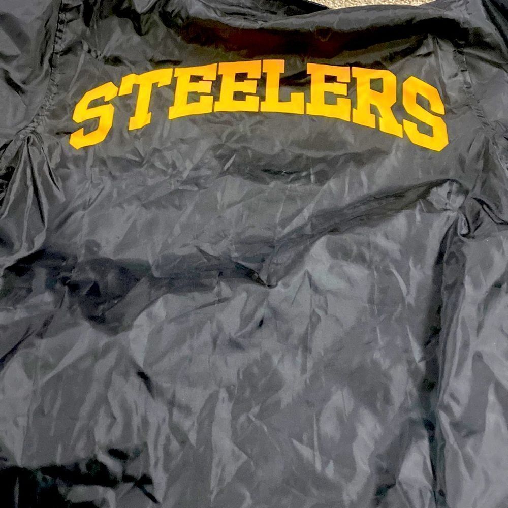 Pittsburg Steelers kids jacket raincoat NFL M 10 to 12